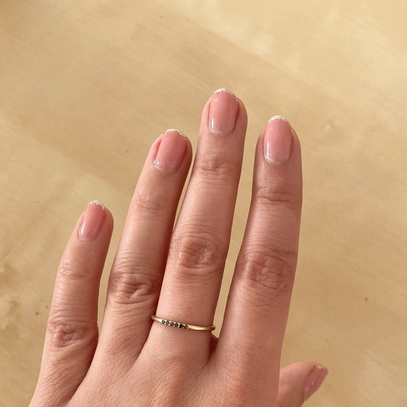 Mejuri black diamond line ring - Picture 5 of 5